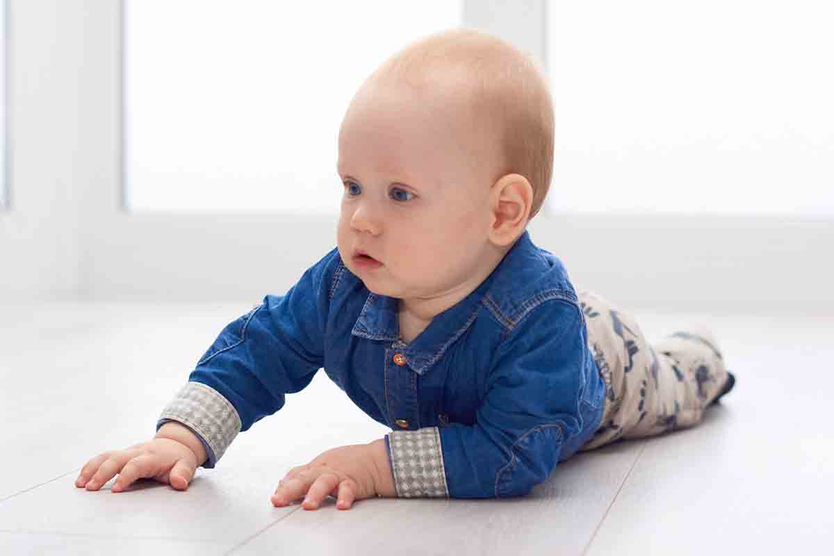 When Is It Normal For Babies To Start Crawling? - FamilyEducation